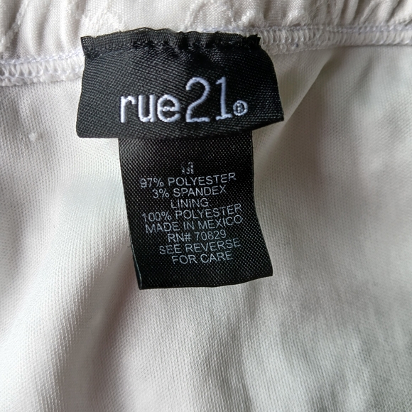 Rue21 Cream Ruffled Mini Skirt Casual Resort Wear Sz‎ S - Picture 2 of 4